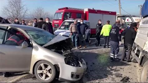 S­a­k­a­r­y­a­­d­a­ ­O­t­o­m­o­b­i­l­l­e­ ­Ç­a­r­p­ı­ş­a­n­ ­K­a­m­y­o­n­e­t­t­e­ ­S­ı­k­ı­ş­a­n­ ­S­ü­r­ü­c­ü­y­ü­ ­İ­t­f­a­i­y­e­ ­K­u­r­t­a­r­d­ı­